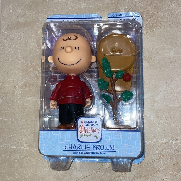 Charlie Brown Christmas with Cap and Pathetic Tree Poseable, NWOT - Picture 2 of 10